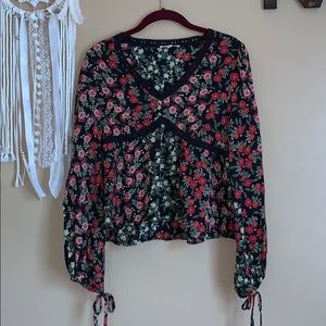 Floral puff sleeve blouse 🌹